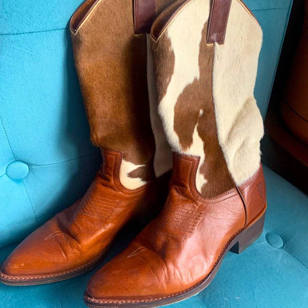 Rare Frye Cowboy Boots size 7.5.   Cow hair upper with pointed toe.  Warm brown.